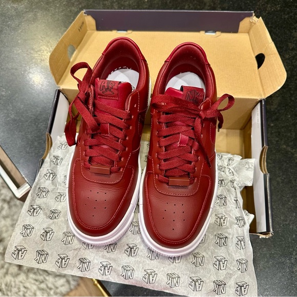 *NWT NIB* NIKE AirForce One Pixel Team Red — 7.5 - Picture 9 of 9